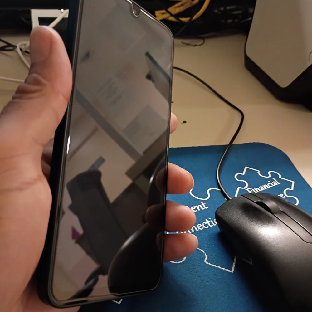 Samsung Smartphone in Black No Drops No Dents No Scratches